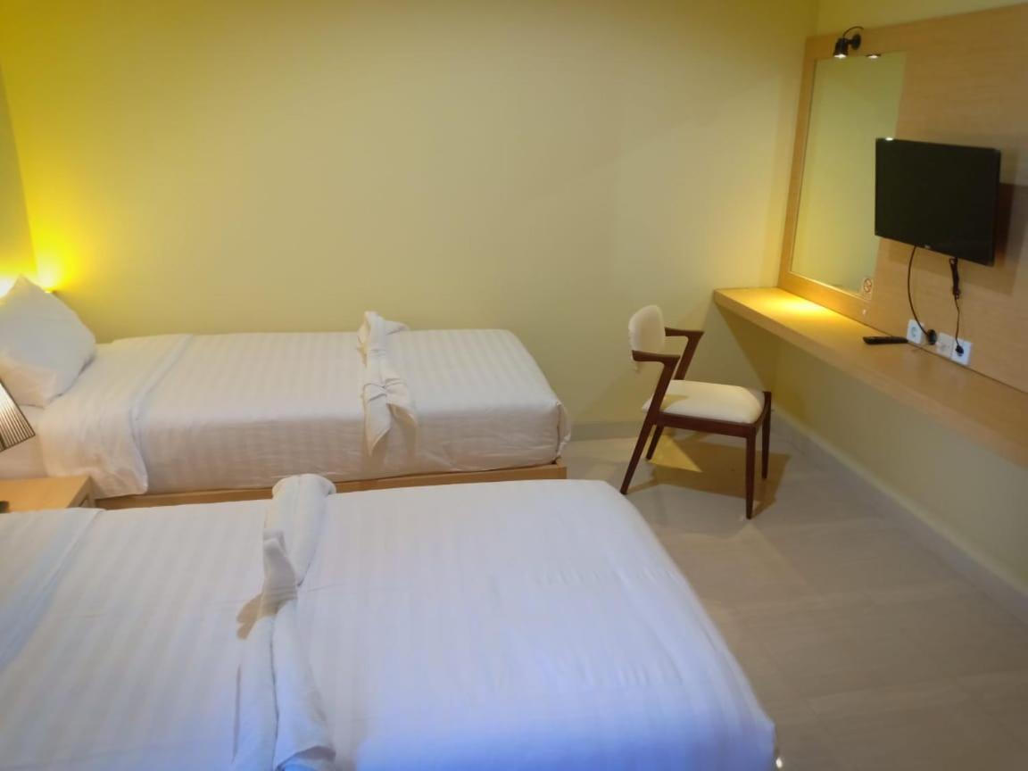 Merlin Hotel Maumere Kültér fotó