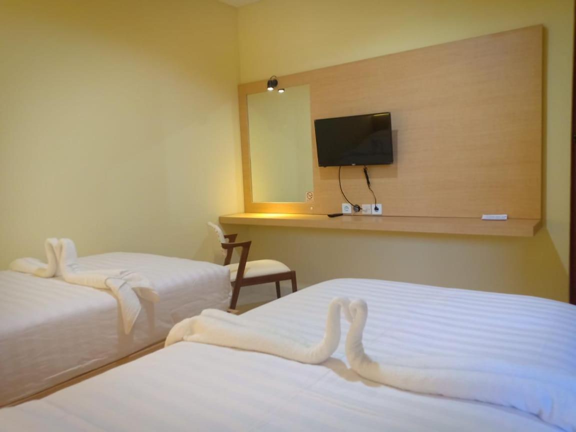 Merlin Hotel Maumere Kültér fotó