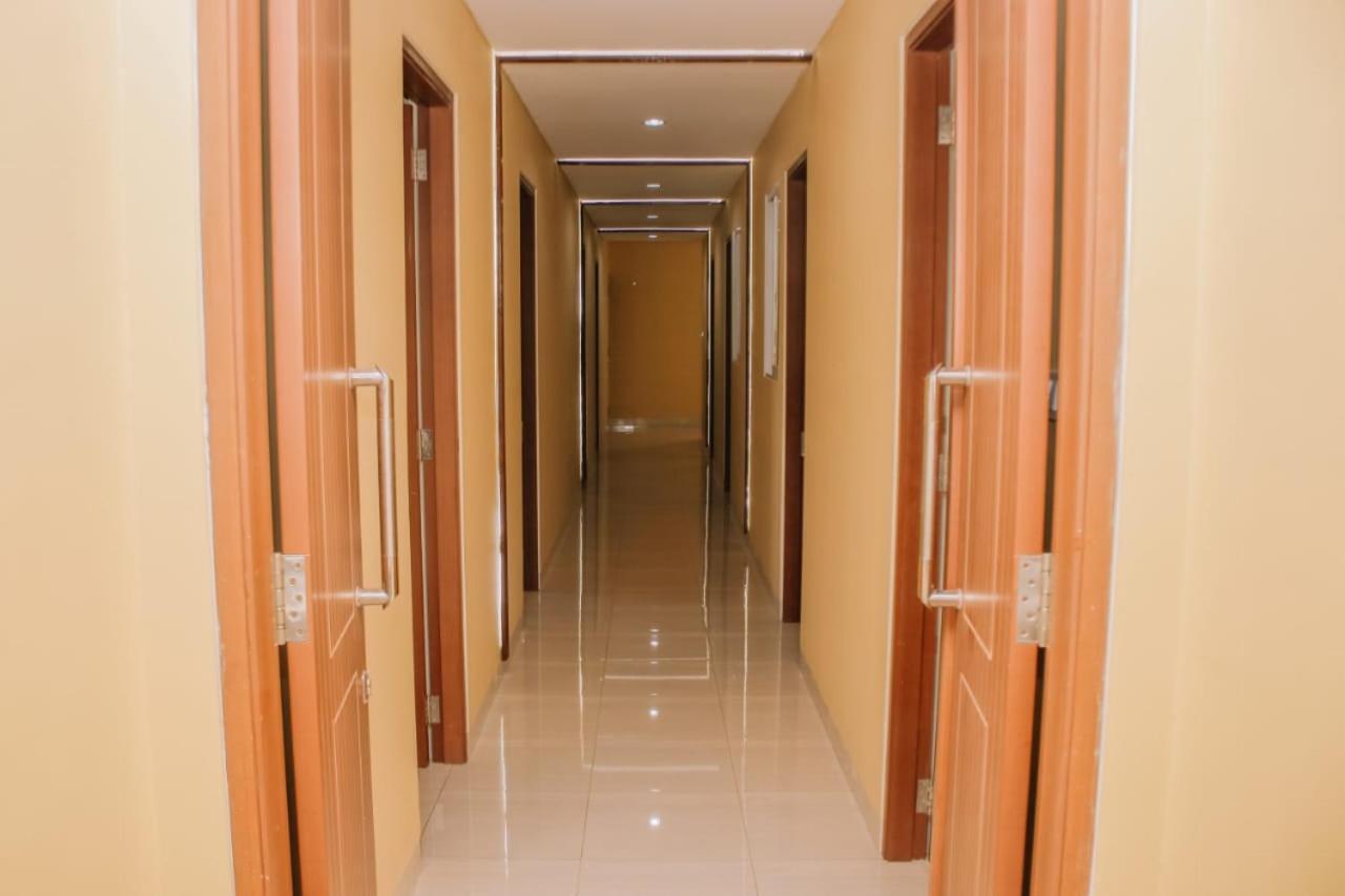 Merlin Hotel Maumere Kültér fotó